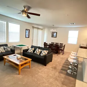 Spacious House, 5 Bedrooms, Sleeps 12, Near Vegas Strip And Airport Holiday home